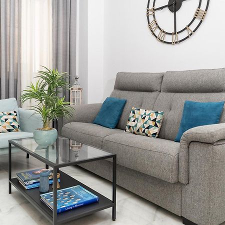 Apartamento Triana Deluxe Con Patio Privado Sevilla Bagian luar foto