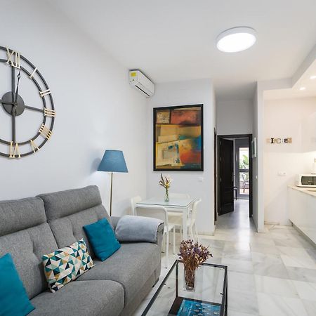 Apartamento Triana Deluxe Con Patio Privado Sevilla Bagian luar foto