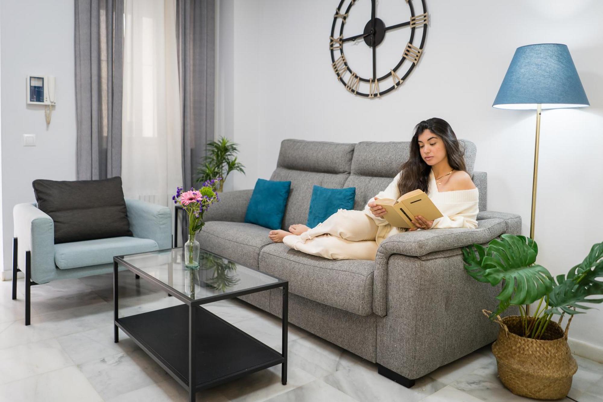 Apartamento Triana Deluxe Con Patio Privado Sevilla Bagian luar foto