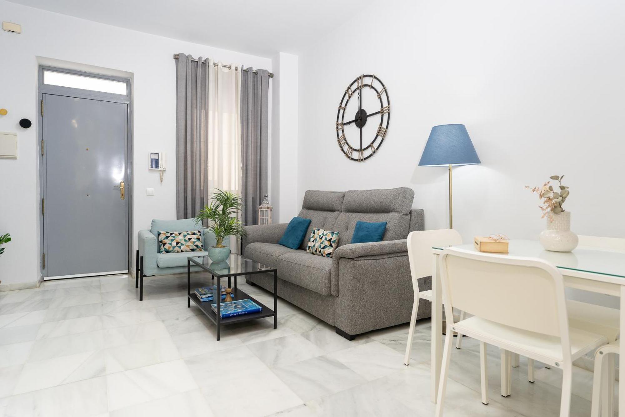Apartamento Triana Deluxe Con Patio Privado Sevilla Bagian luar foto