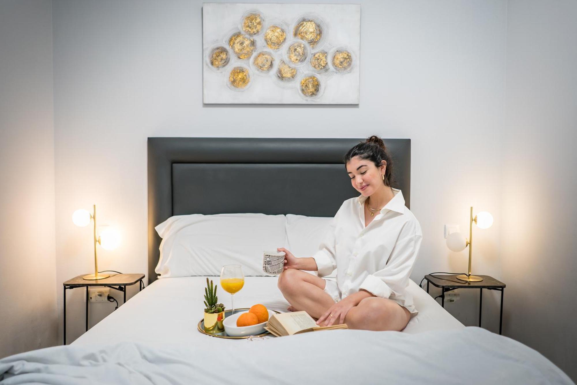 Apartamento Triana Deluxe Con Patio Privado Sevilla Bagian luar foto