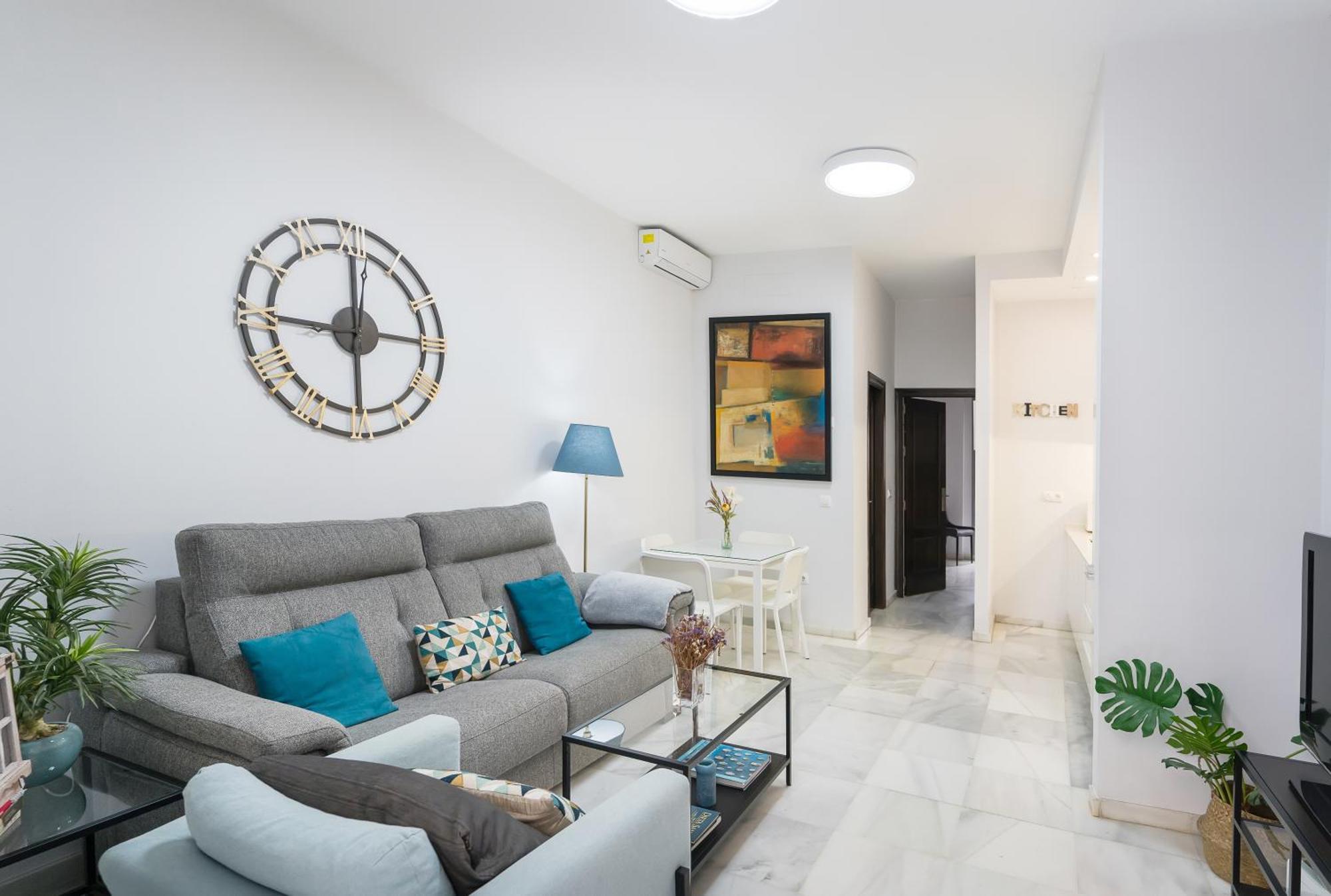 Apartamento Triana Deluxe Con Patio Privado Sevilla Bagian luar foto