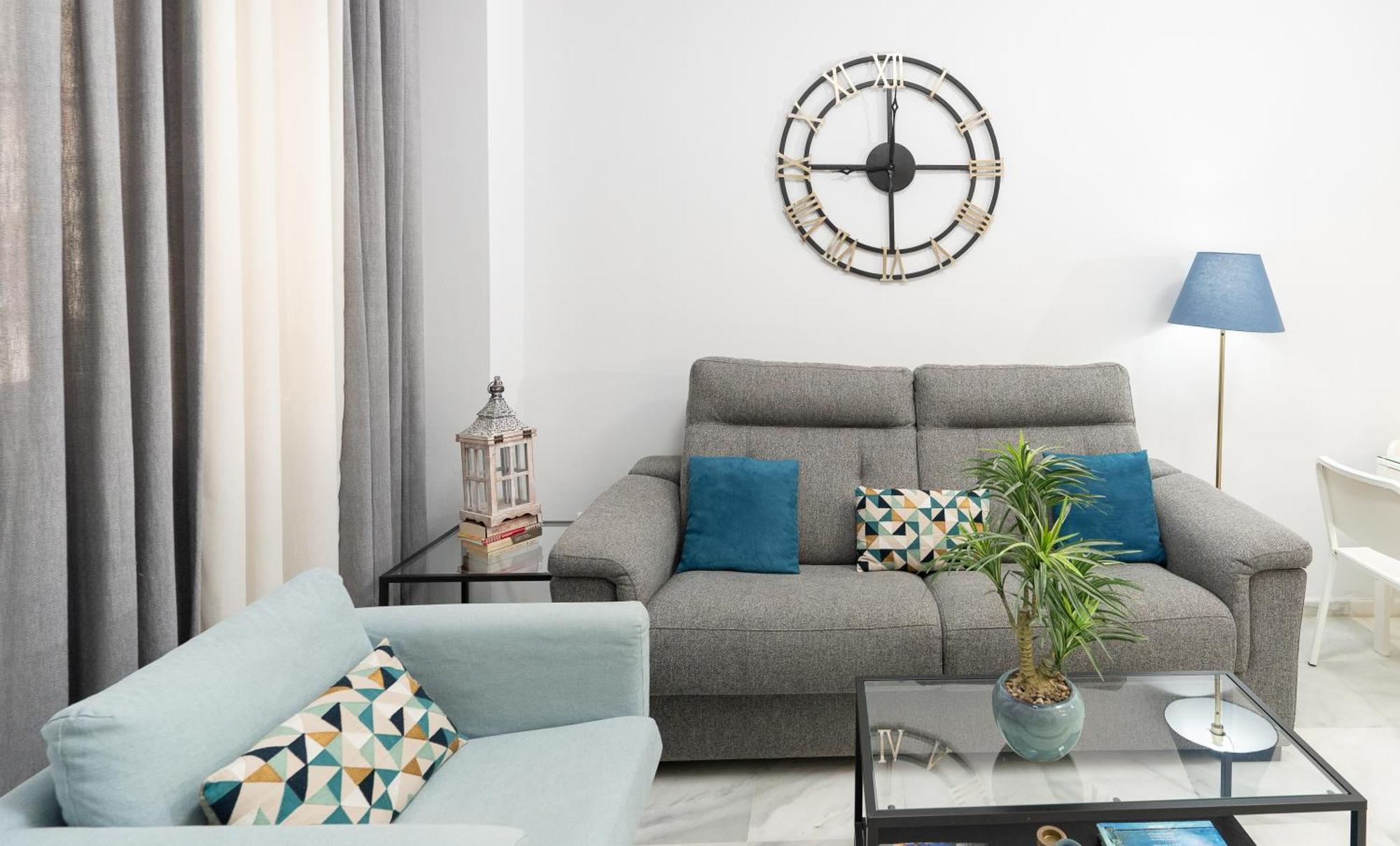 Apartamento Triana Deluxe Con Patio Privado Sevilla Bagian luar foto