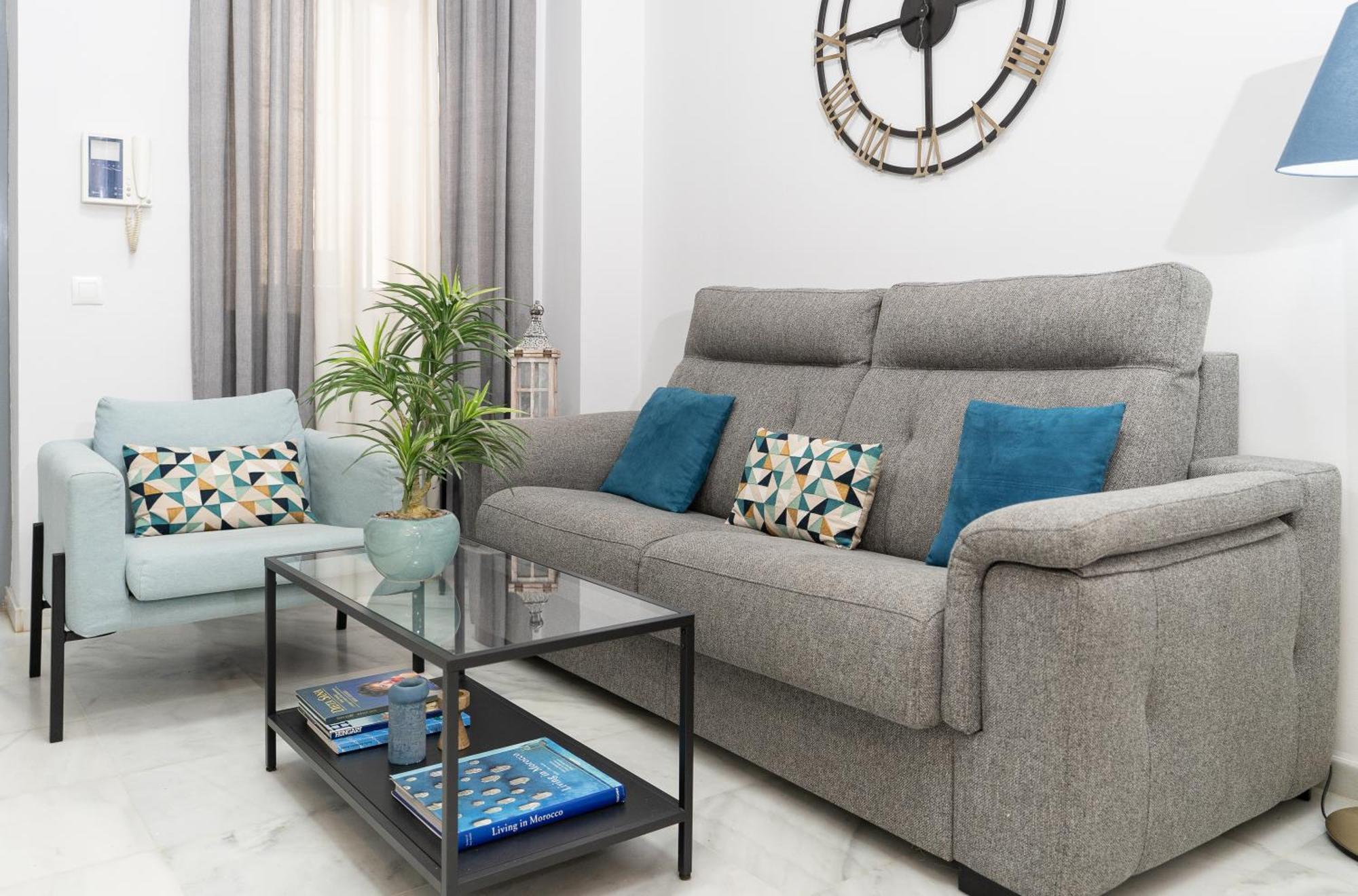 Apartamento Triana Deluxe Con Patio Privado Sevilla Bagian luar foto