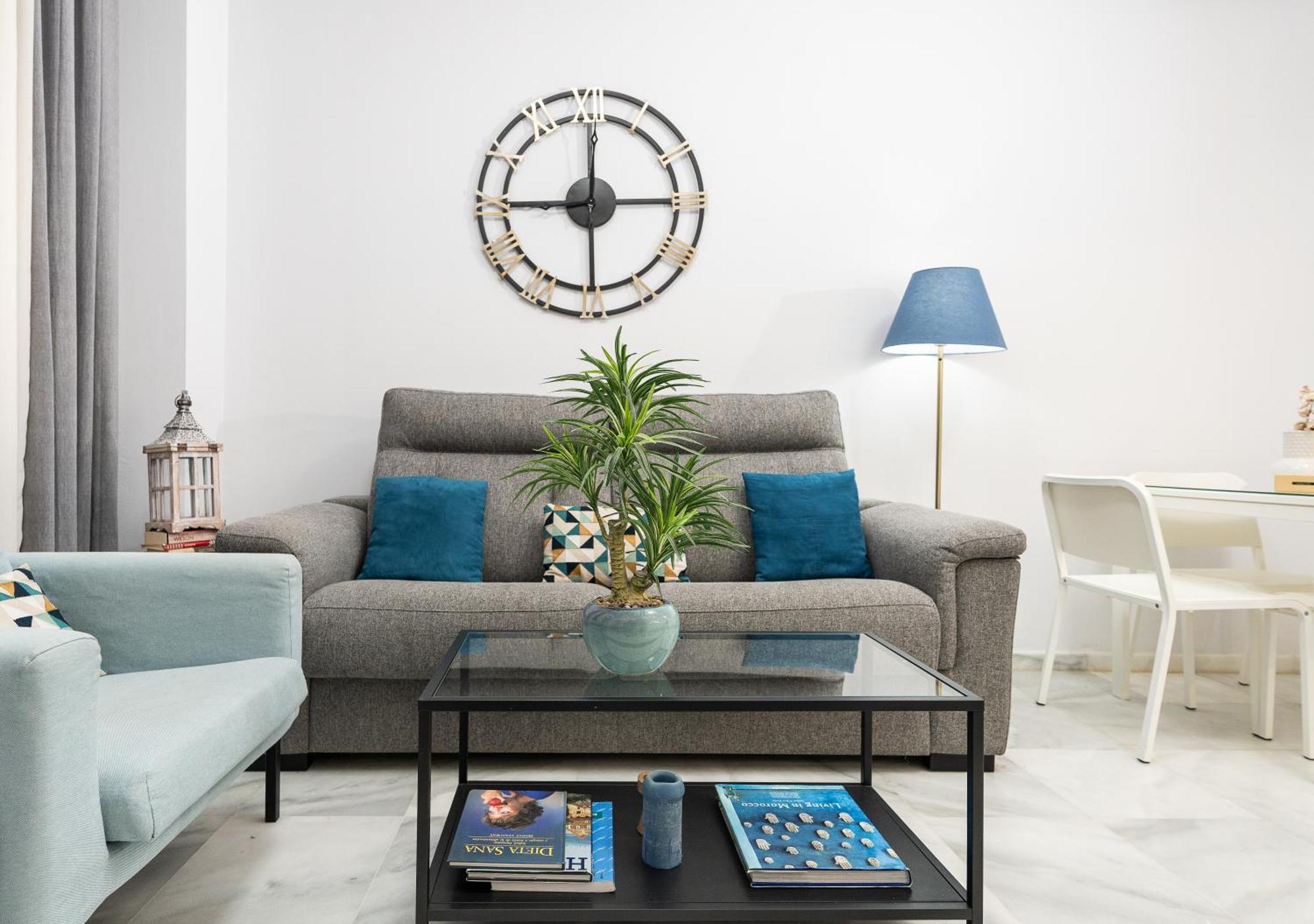 Apartamento Triana Deluxe Con Patio Privado Sevilla Bagian luar foto