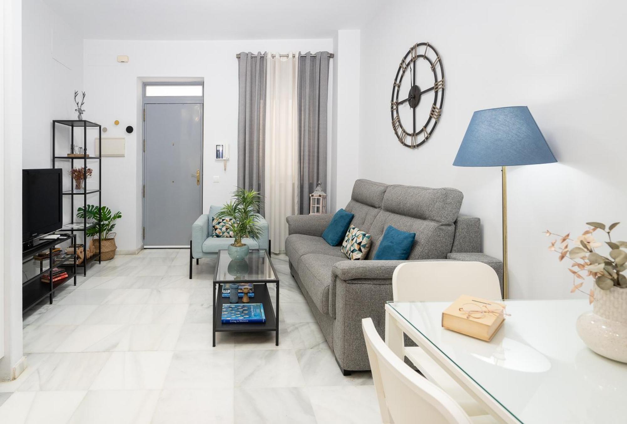 Apartamento Triana Deluxe Con Patio Privado Sevilla Bagian luar foto