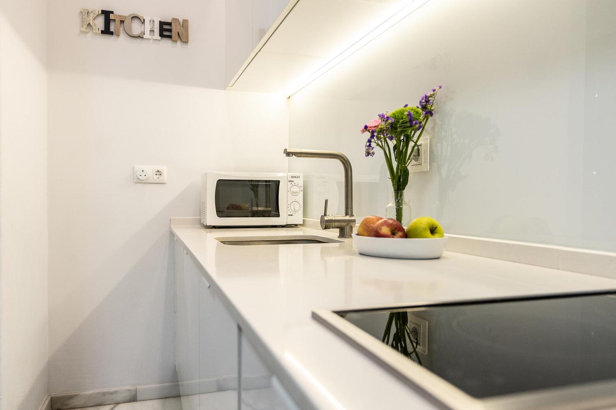 Apartamento Triana Deluxe Con Patio Privado Sevilla Bagian luar foto